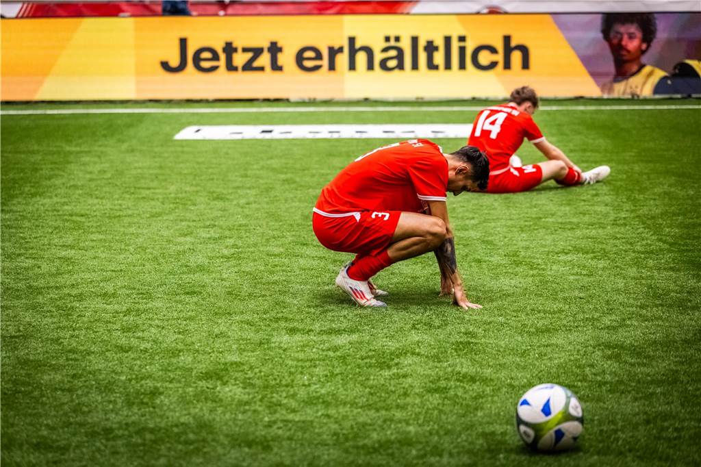 Kochende Stimmung in der Helmut-Körnig-Halle: Die besten Fotos vom ersten Endrundentag