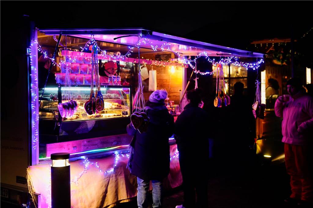 Die schönsten Fotos vom Winterglühen in Aplerbeck: So „cool“ war der Glühweinmarkt mit Rodelbahn