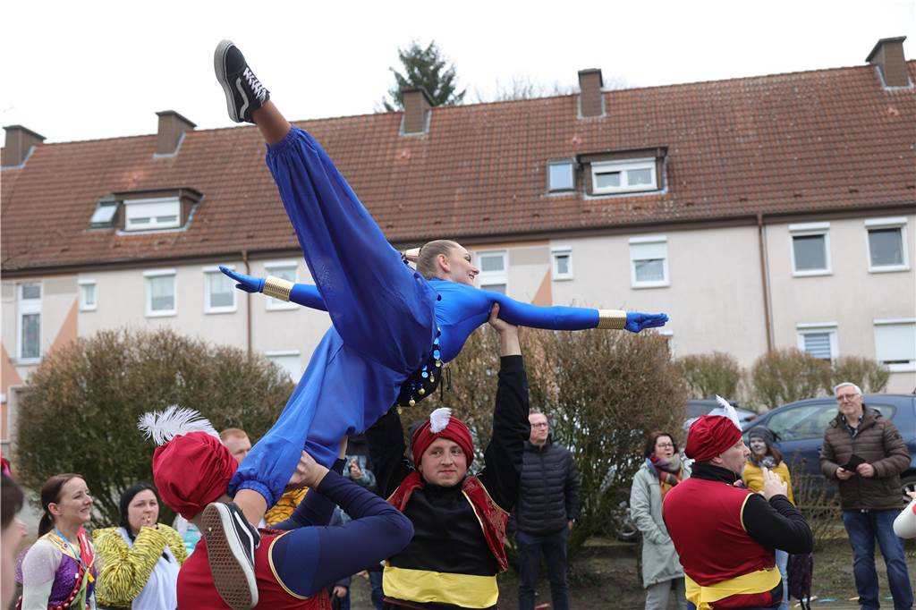 Fußgruppen und Wagen beim Umzug in Selm 2025