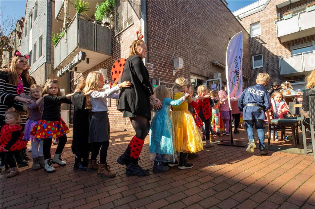 Kinderkarrneval in Haltern: Viele Fotos vom Umzug durch die Stadt