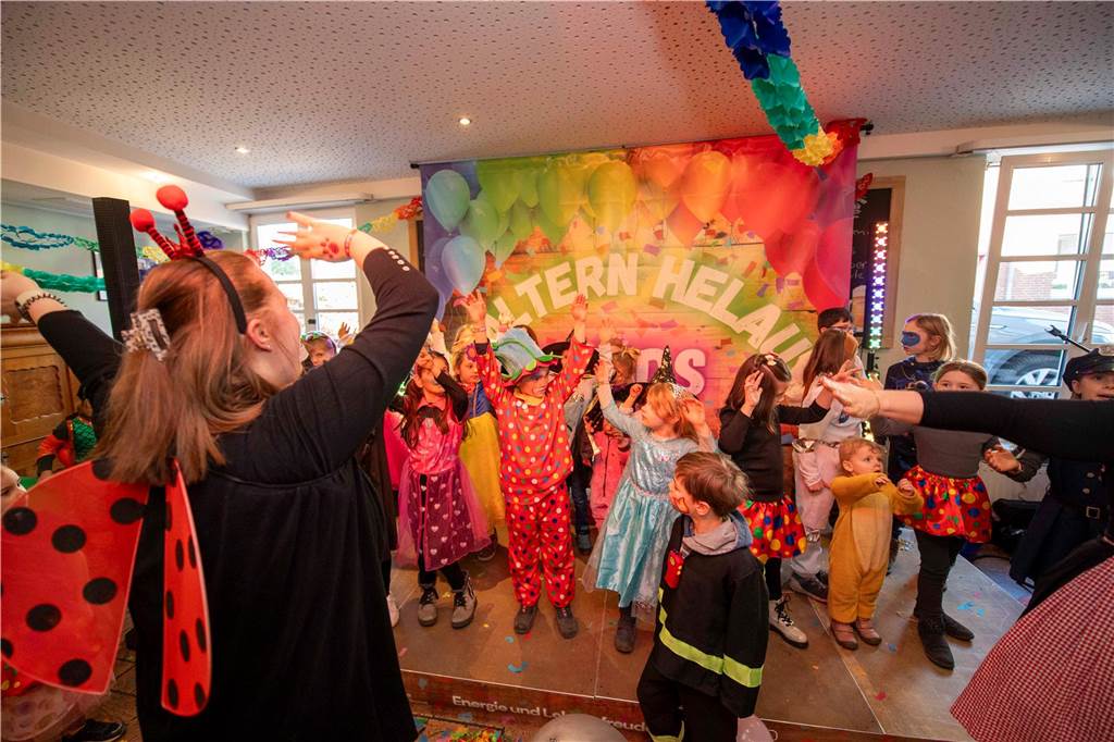 Kinderkarrneval in Haltern: Viele Fotos vom Umzug durch die Stadt