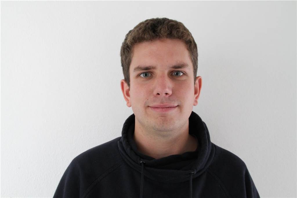 Ein Autorenbild von Nico Ebmeier.