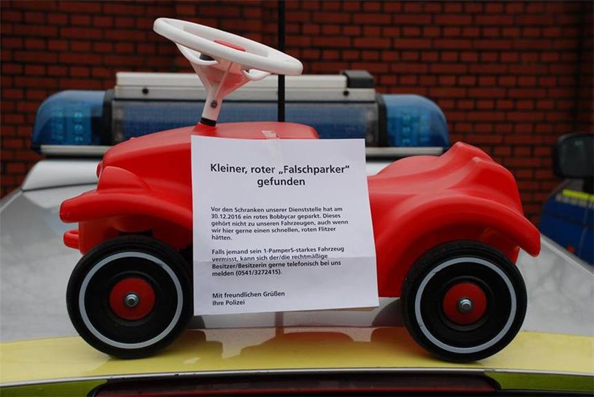 Dreister Falschparker stellt Bobbycar vor Polizei ab Dreister Falschparker stellt Bobbycar vor Polizei ab