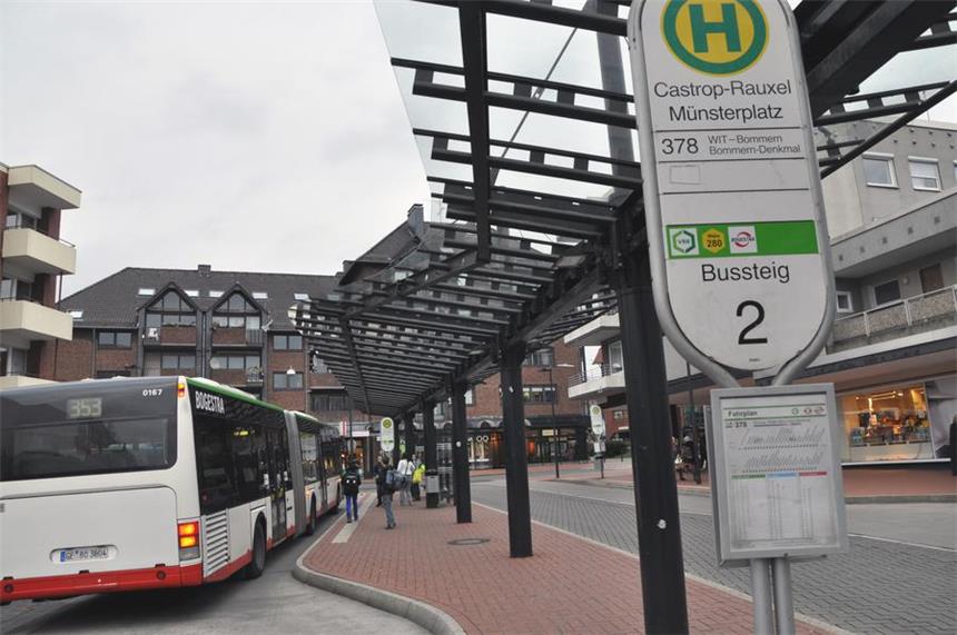 Bau der Infotafeln am Busbahnhof verzögert sich Bau der Infotafeln am Busbahnhof verzögert sich