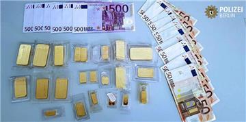 Bargeld und Gold schlummerten unter Baum in Berlin