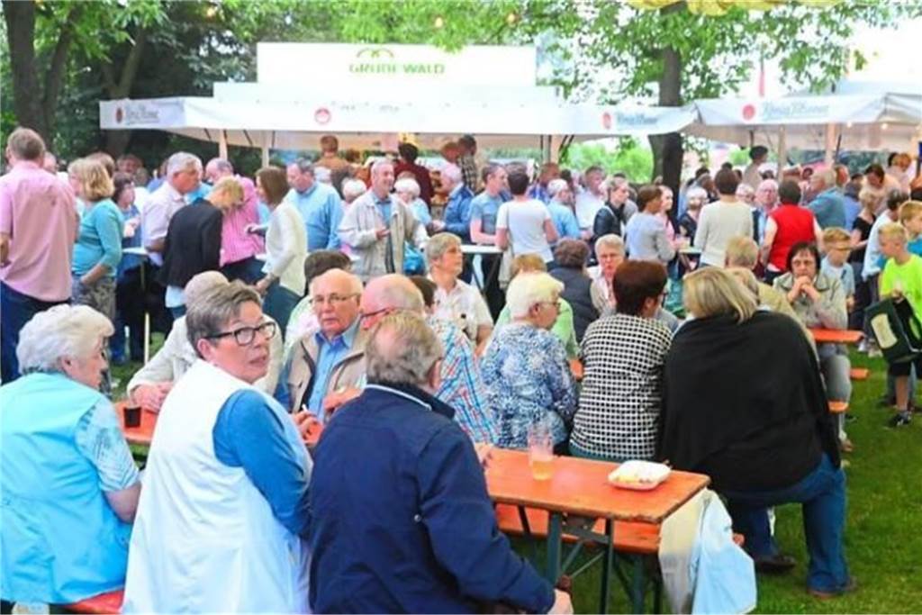 Sommernachtsball in der Stiege: Hunderte Musikfans erwartet Bild aus 2018: Der Sommernachtsball ist immer ein Zuhörermagnet in der Dinkelgemeinde.