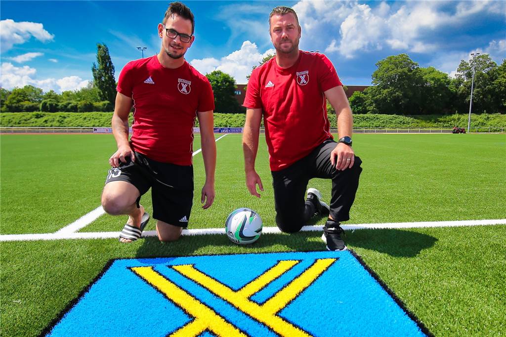 Bilden seit zwei Spielzeiten das Trainer-Duo der SG Castrop in der Bezirksliga: Dennis Dannemann (l.) und Tino Westphal.