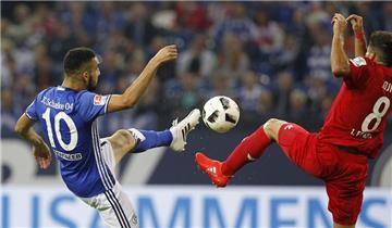 Bilder der Bundesliga-Partie des FC Schalke 04 gegen den 1. FC Köln.
