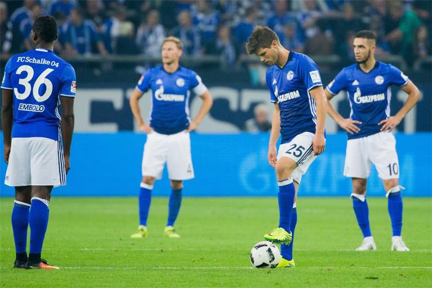 S04: Mit Ruhe und Verstand zurück in die Spur Bilder der Bundesliga-Partie des FC Schalke 04 gegen den 1. FC Köln.