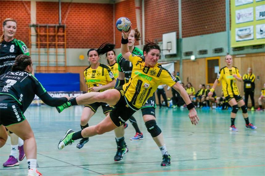 Bilder der Bundesliga-Partie zwischen Borussia Dortmund und dem TV Nellingen.