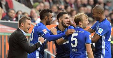 Bilder der Bundesliga-Partie zwischen dem FC Augsburg und dem FC Schalke 04.