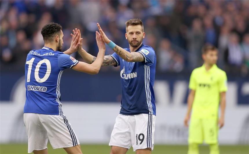 Bilder der Bundesliga-Partie zwischen dem FC Schalke 04 und dem FC Augsburg.