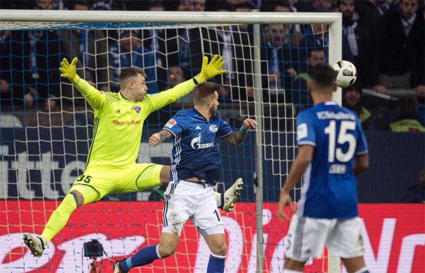 "Joker" Burgstaller bewahrt Schalke vor Fehlstart Bilder der Bundesliga-Partie zwischen dem FC Schalke 04 und dem FC Ingolstadt.