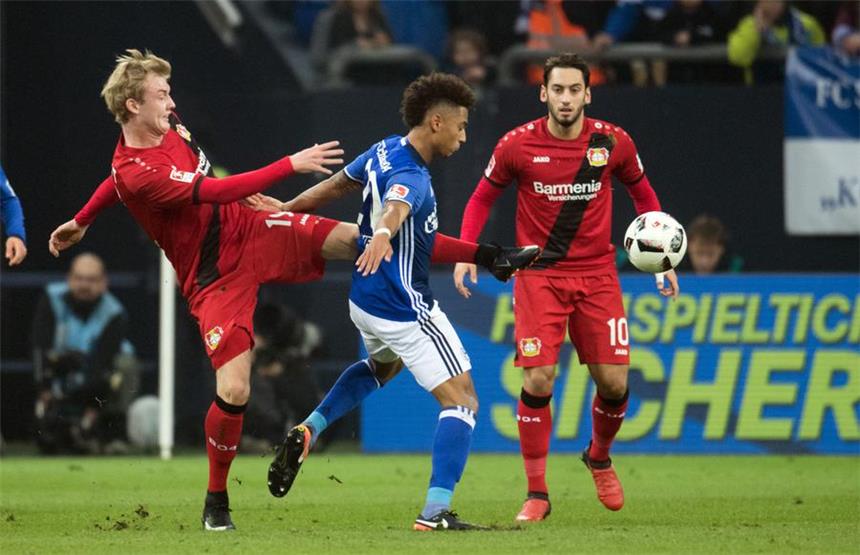 Schalke-Talent Thilo Kehrer sammelt Pluspunkte Bilder der Bundesliga-Partie zwischen dem FC Schalke 04 und Bayer 04 Leverkusen.