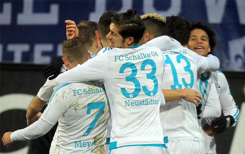 Schalke siegt dank Meyer und Sané Bilder der Bundesliga-Partie zwischen dem SV Darmstadt 98 und dem FC Schalke 04.