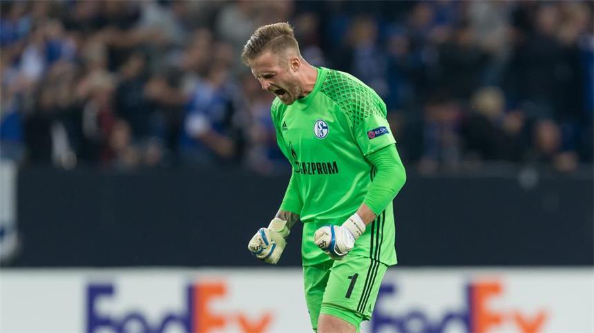 Fährmann und der "kleine Befreiungsschlag" Bilder der Europa-League-Begegnung zwischen Schalke 04 und dem FC Red Bull Salzburg.