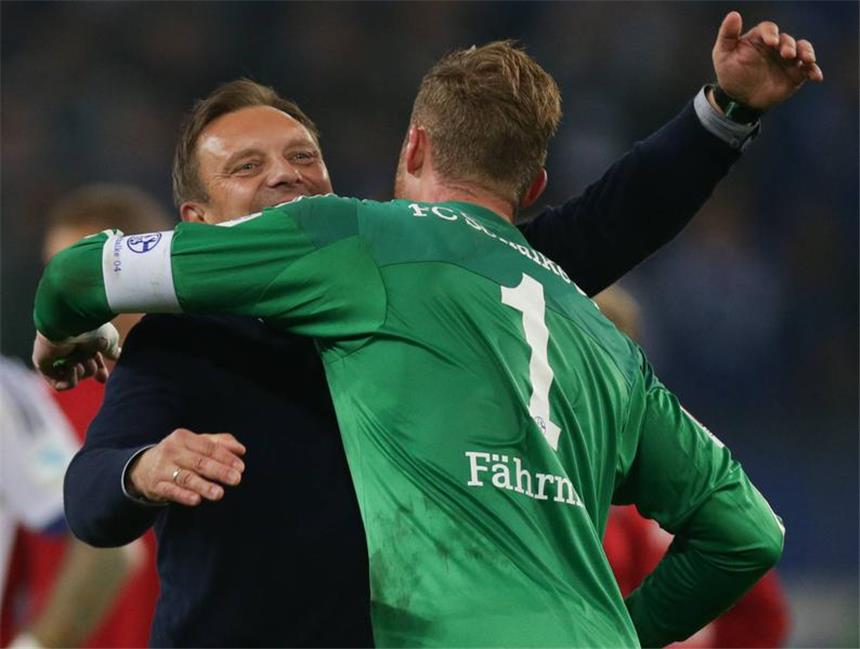 Breitenreiters Rezept für Schalke heißt Teamgeist Bilder der Partie Hamburg gegen Schalke.