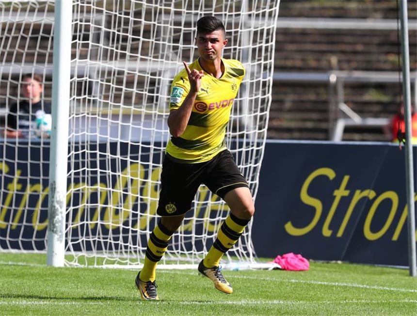 Beyhan Ametov mit Traumstart beim BVB II Bilder der Regionalliga-Partie zwischen Borussia Dortmund II und Borussia M'gladbach II.
