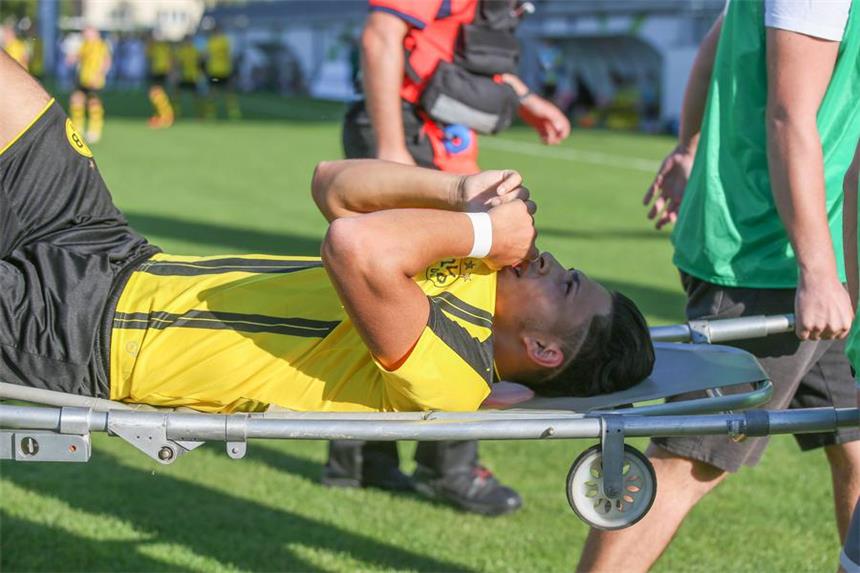 Scuderi-Verletzung überschattet 2:0 der BVB-U19 Bilder der U19-Partie zwischen Legia Warschau und Borussia Dortmund.