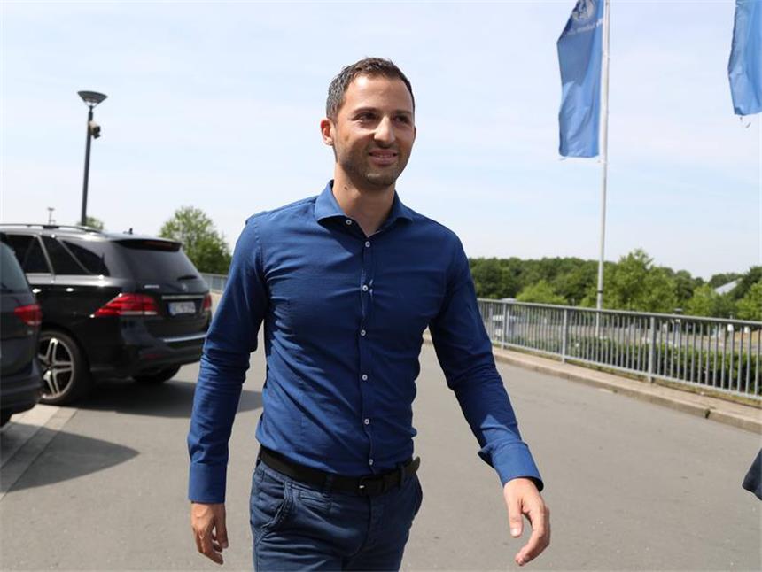 Bilder der Vorstellung von Domenico Tedesco als neuer Trainer des FC Schalke 04.