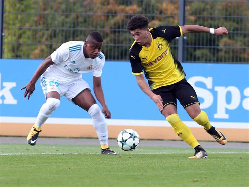 Larsen und Sancho sichern 2:0-Sieg der BVB-U19 Bilder der Youth-League-Partie zwischen Borussia Dortmund und Real Madrid.