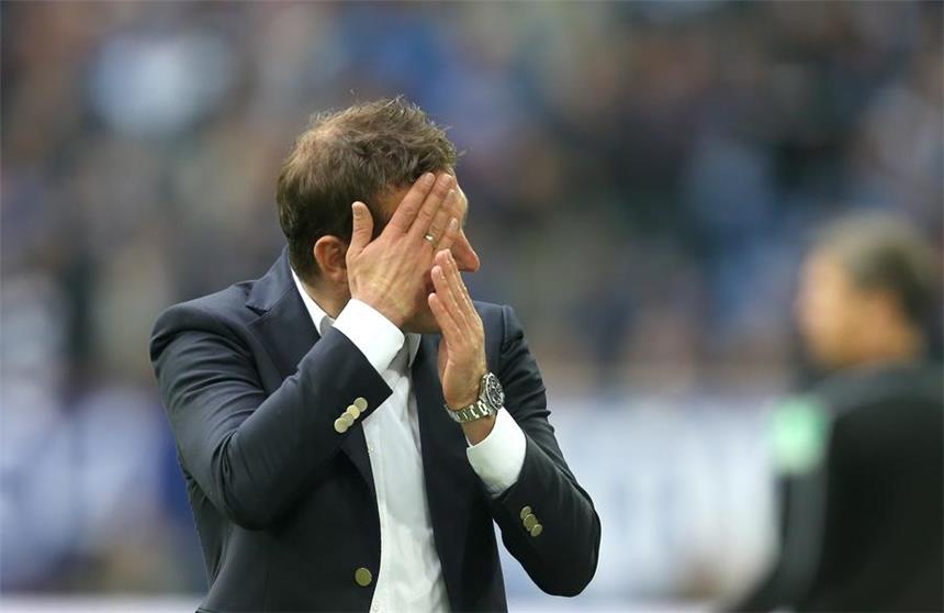 Auch für Markus Weinzierl steigt der Druck Bilder des Bundesliga-Spiels zwischen dem FC Schalke 04 und RB Leipzig.