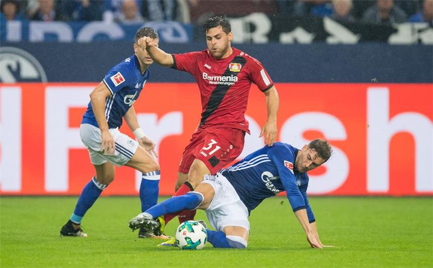 Bilder des Bundesliga-Spiels zwischen dem FC Schalke 04 und Bayer Leverkusen.