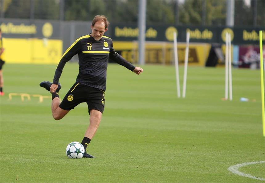 Gute Laune trotz Niederlage - Tuchel mischt mit Bilder des BVB-Trainings in Brackel am 11. September.