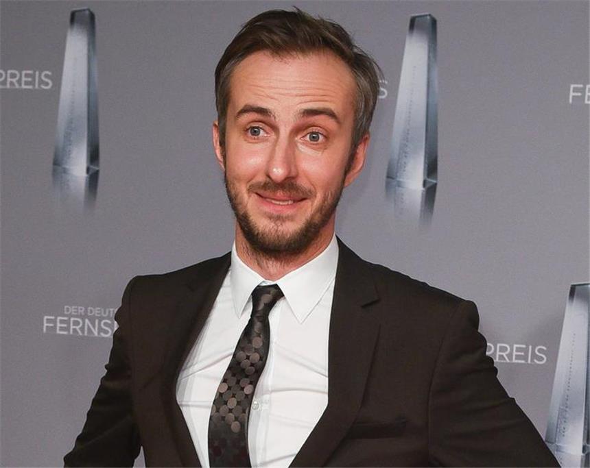 Böhmermann: Das Publikum soll die Witze machen Bilder des Champions-League-Halbfinals zwischen Real Madrid und Manchester City.