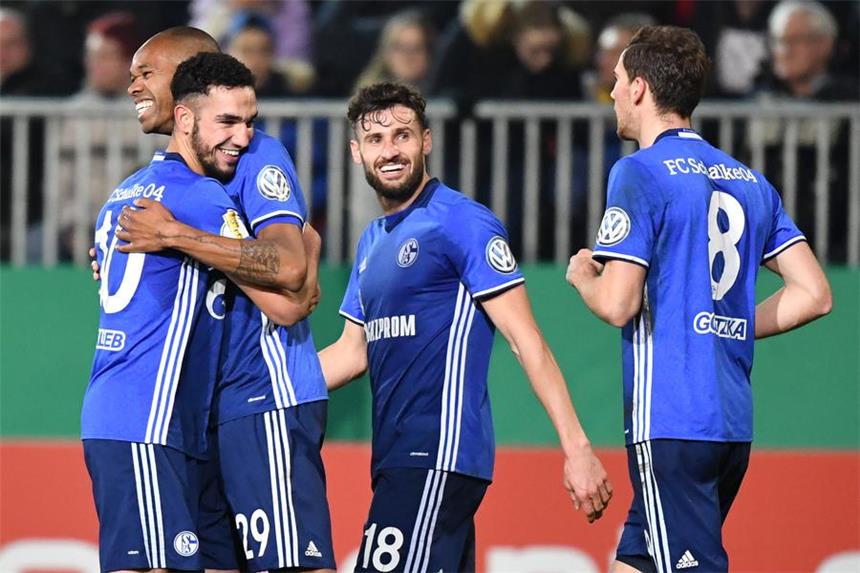 Souveräne Schalker stehen im Pokal-Viertelfinale Bilder des Pokal-Spiels zwischen dem SV Sandhausen und dem FC Schalke 04.