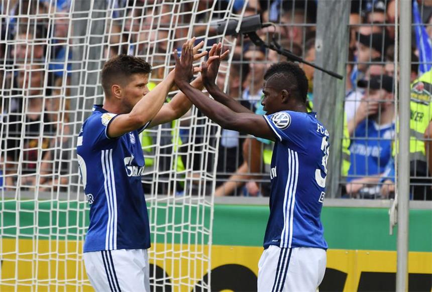 S04 vier Mal sonntags - Derby samstagabends Bilder des Pokalspiels zwischen dem FC 08 Villingen und dem FC Schalke 04.