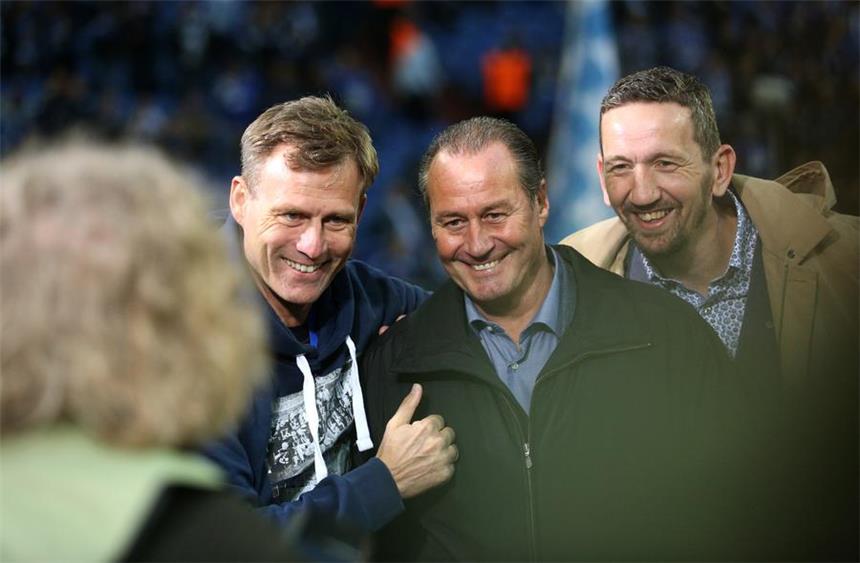 Schalke bereitet Huub Stevens großen Abschied Bilder des Rückspiels im Viertelfinale der Europa League zwischen dem FC Schalke 04 und Ajax Amsterdam.