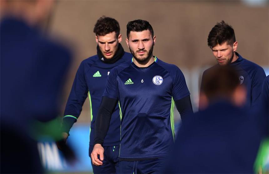 S04-Verteidiger Kolasinac weiter nur im Lauftraining Bilder des Schalker Abschlusstrainings vor dem Rückspiel im Europa-League-Achtelfinale gegen Borussia Mönchengladbach.