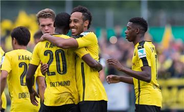 Bilder des Testspiels zwischen dem BVB und dem FC St. Pauli.