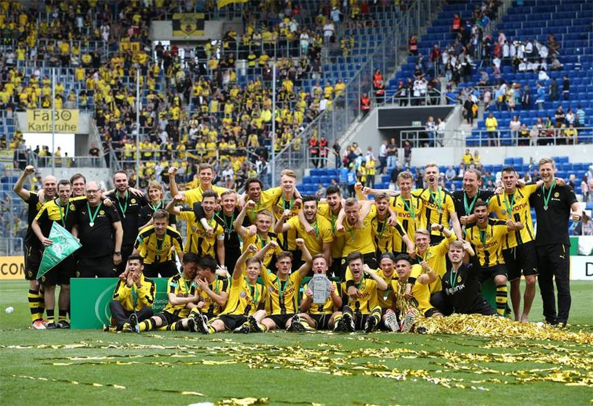 Das "Märchen" geht weiter - BVB-U19 ist Meister Bilder des U19-Endspiels zwischen 1899 Hoffenheim und Borussia Dortmund.