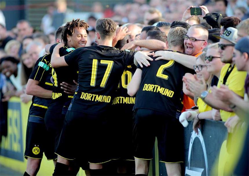 Bilder des U19-Spiels zwischen Borussia Dortmund und dem VfL Wolfsburg.