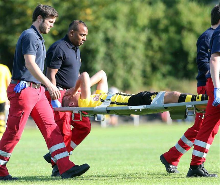 BVB-U19 unterliegt 2:5 - Kreuzbandriss bei Fritsch Bilder des Youth-League-Spiels zwischen Borussia Dortmund und Real Madrid.
