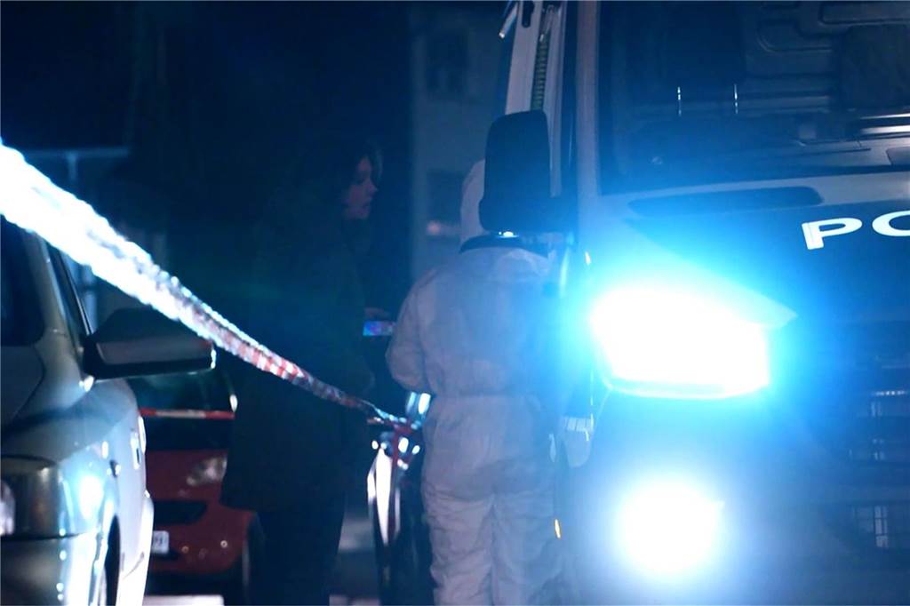Bilder vom Einsatz der Polizei nach dem mutmaßlichen Tötungsdelikt am 12. Januar an der Straße Hillen im gleichnamigen Stadtteil.
