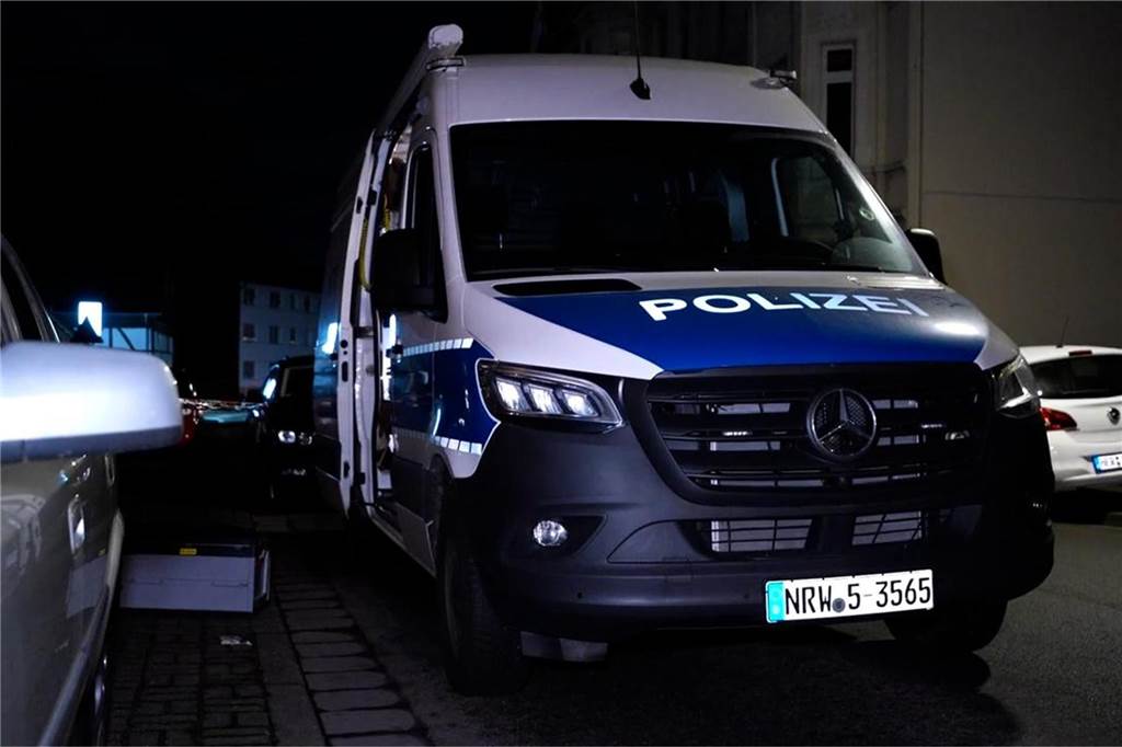 Bilder vom Einsatz der Polizei nach dem mutmaßlichen Tötungsdelikt am 12. Januar an der Straße Hillen im gleichnamigen Stadtteil.