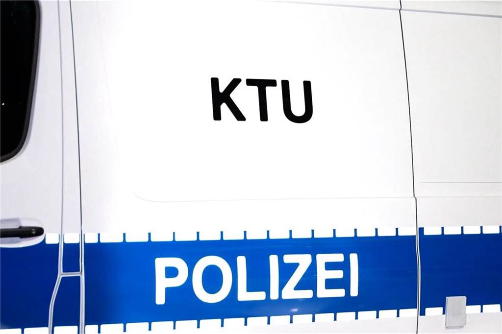 Bilder vom Einsatz der Polizei nach dem mutmaßlichen Tötungsdelikt am 12. Januar an der Straße Hillen im gleichnamigen Stadtteil.
