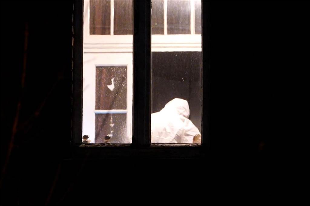 Bilder vom Einsatz der Polizei nach dem mutmaßlichen Tötungsdelikt am 12. Januar an der Straße Hillen im gleichnamigen Stadtteil.