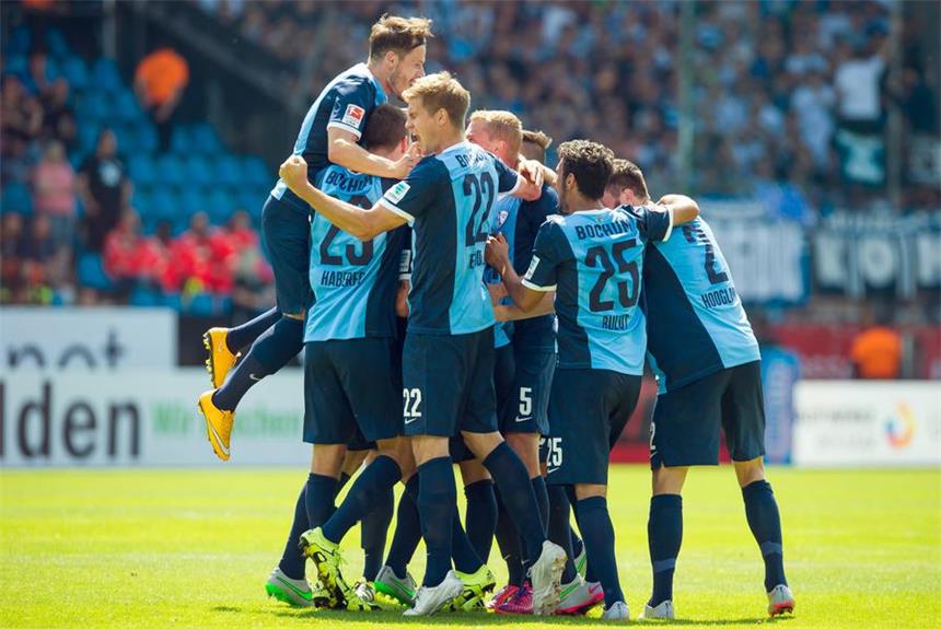 Traumstart: VfL Bochum gewinnt Revierderby Bilder vom Spiel zwischen dem VfL Bochum und dem MSV Duisburg.