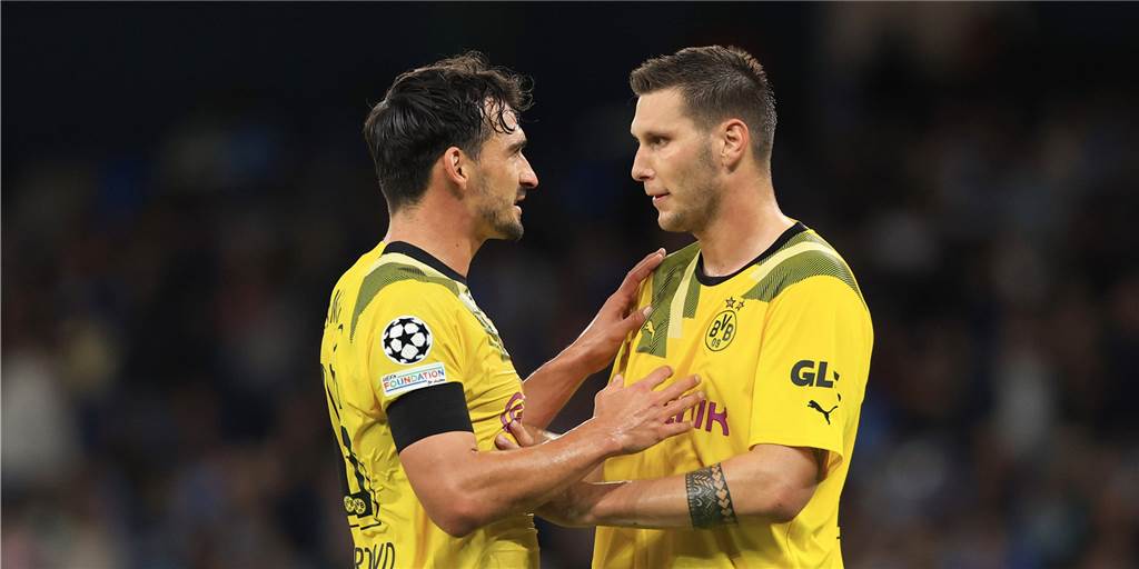 BVB-Einzelkritik: Hummels und Süle wie eine Wand – Meyer unglücklich Mats Hummels im Gespräch mit Niklas Süle.