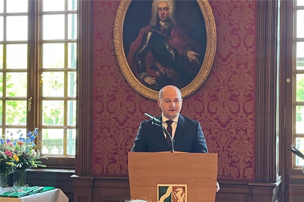 Bis zu 600 Ukrainer nehmen bald an Seminaren in Nordkirchen teil "Bildung kann nicht warten, wir müssen jetzt handeln": Dmytro Serebrianskyi bekräftigte in seiner Rede die Wichtigkeit der Zusammenarbeit.
