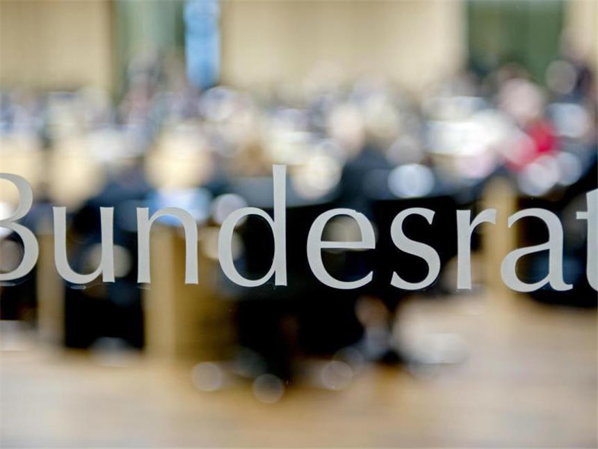 Nacktbilder, Asylrecht, Steuerbetrug im Bundesrat Bildung, Steuerbetrug und Kinderpornografie stehen auf der Agenda der letzten Sitzung des Bundesrates vor Weihnachten. Foto: Robert Schlesinger/Archiv
