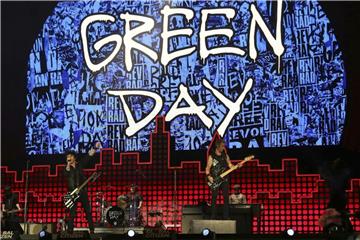 Billie Joe Armstrong (l-r) Tre Cool und Mike Dirnt von Green Day 2017 beim „Global Citizen Festival“ im Central Park. Foto: Greg Allen