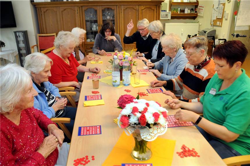 Bingo spielen die Senioren der Wohngemeinschaft Dr. Wiggermann besonders gerne. Die meisten haben es erst hier kennengelernt.