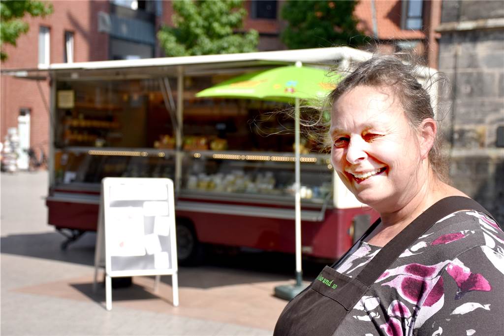 Markthändlerin schließt mit Bio-Angebot Lücke auf dem Ahauser Wochenmarkt Bio-Lebensmittel und Unverpacktes bietet Imke Altekruse seit kurzem an jedem Mittwoch auf dem Ahauser Wochenmarkt an. Ein Angebot, mit dem sie in Ahaus offenbar einen Nerv getroffen hat.