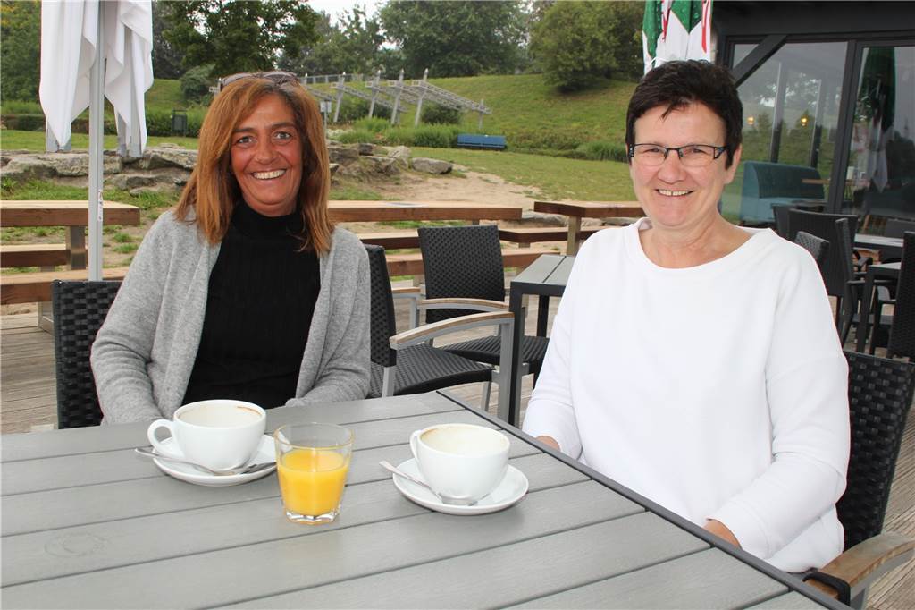 Café am Horstmarer See: Start ist gelungen, es gibt aber Luft nach oben Birgit Balik (l.) und Bettina Erdelhoff ließen sich den Kaffee schmecken.