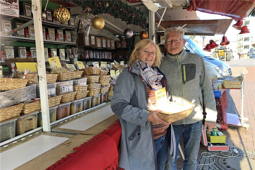 Weihnachtsmarkt: Händler Marcus Reckert hat Wurstpreise nicht erhöht Birgit und Bernd Unger sind seit 20 Jahren mit ihrem Gewürz- und Teestand auf dem Lüner Weihnachtsmarkt.